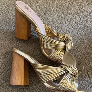 GOLD HEELED SANDAL REVOLVE HOUSE OF HARLOW